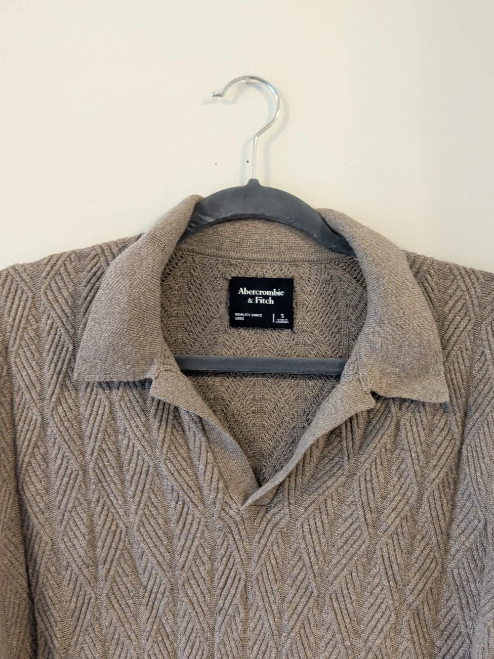 Abercrombie & Fitch Men's Taupe V-Neck Cable-Knit Polo Sweater
